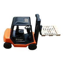Load image into Gallery viewer, HO scale Warehouse Forklift Kit, Drums, Pallets, and Gaylords