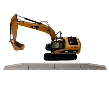 Load image into Gallery viewer, Set of 8 - New Jersy Style Traffic Barriers 1/87 scale