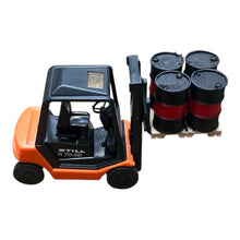 Load image into Gallery viewer, HO scale Warehouse Forklift Kit, Drums, Pallets, and Gaylords