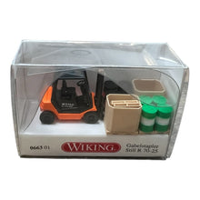 Load image into Gallery viewer, HO scale Warehouse Forklift Kit, Drums, Pallets, and Gaylords