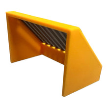 Load image into Gallery viewer, Custom Set HO Scale Grizzly Scalping Screen with Loose Material Concrete Bin